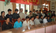 Phá trường gà, hơn 30 người bị bắt, biện gà bỏ trốn