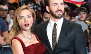 Scarlett Johansson diện đầm đỏ quyến rũ bên bạn diễn