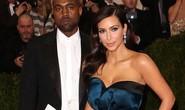 Lộ thiệp cưới của Kim “siêu vòng ba” và Kanye