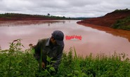 Bô xít Tân Rai: Bùn đỏ tràn ra đường