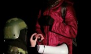 Ukraine: Người biểu tình mặc áo chống đạn cầu hôn người yêu