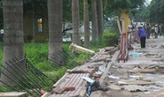 Không mua được vé xem U19, fan cuồng dỡ rào trụ sở VFF
