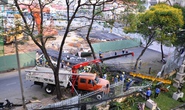 Sập cần cẩu công trình trước chợ Bến Thành