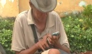 Trục xuất ông già ăn xin xài …Iphone