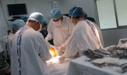 Mang khối u khổng lồ, bị thầy lang phán có bầu sinh 3!