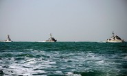 Tuần duyên Mỹ nổ súng cảnh cáo tàu cá Iran