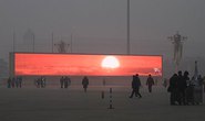 Sương mù dày đặc, người Bắc Kinh phải ngắm mặt trời… ảo