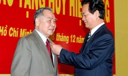 Trao tặng nguyên Thủ tướng Phan Văn Khải Huy hiệu 55 năm tuổi Đảng