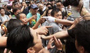 Hồng Kông: Người biểu tình tố xã hội đen tấn công