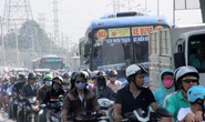 Kẹt xe nghiêm trọng trên Xa lộ Hà Nội