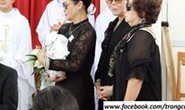 Khánh Ly làm lễ 100 ngày mất của chồng ở TP HCM