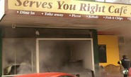 Xe hơi đâm vào quán cà phê, gây nổ khí gas
