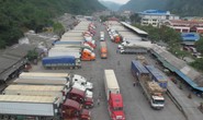 Hàng trăm xe dưa hấu, thanh long ùn tắc ở cửa khẩu Tân Thanh