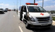Xe cứu thương tông liên hoàn trên đại lộ Võ Văn Kiệt
