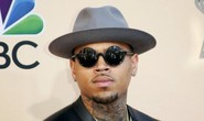 Chris Brown rắc rối đủ kiểu vì từng đánh Rihanna