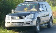 Người dân vây bắt ô tô gây tai nạn bỏ chạy