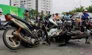 “Siêu xe” cà tàng đấu đầu, 2 người nguy kịch