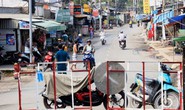 TP HCM: Cầu Long Kiển bị phong tỏa, người dân chật vật tìm đường đi
