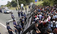 Mắc kẹt tại biên giới Hungary, người tị nạn cầu cứu “Mama Merkel