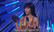Nicki Minaj “chửi” Miley Cyrus trên sân khấu lễ trao giải