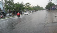 Mưa lớn kèm sấm sét, Cần Thơ ngập sâu