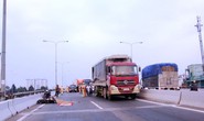 Tử nạn dưới bánh xe container trên cầu vượt An Sương
