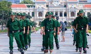 Thanh niên xung phong TP HCM trượt patin tuần tra