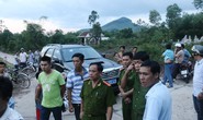 Gần 100 cảnh sát đang vây ráp tên cướp có súng lẩn trốn trên núi