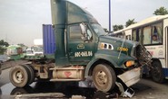 Xe container gây 3 vụ tai nạn liên tiếp, xa lộ Hà Nội kẹt cứng