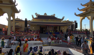 Người gốc Việt chào đón Đạt Lai Lạt Ma ở California