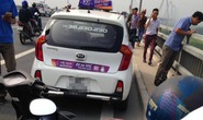 Tài xế taxi tự đâm vào mình rồi nhảy cầu Nhật Tân tự tử