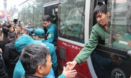 Tân binh hăng hái lên đường nhập ngũ