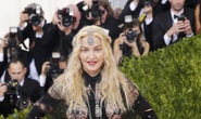 Madonna, Lady Gaga hở bạo tại “Oscar thời trang”