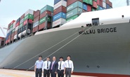 Việt Nam đón tàu siêu vận tải cập cảng Cái Mép