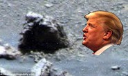Ông Trump được người ngoài hành tinh giúp?