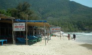 Lấn chiếm bãi biển để kinh doanh
