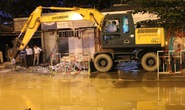 Bể ống nước trên đường Kha Vạn Cân