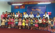 Tặng đồ chơi cho trường mầm non giữ con công nhân