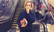 “Phù thuỷ” Emma Watson thực hiện âm mưu với sách