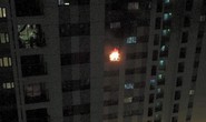 Cháy tầng 8 chung cư Linh Đàm, người dân tháo chạy giữa đêm