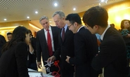 Đại sứ Mỹ ấn tượng với gian hàng khởi nghiệp sáng tạo Việt Nam