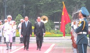 Cận cảnh Chủ tịch nước Trần Đại Quang đón Tổng thống Pháp