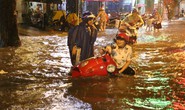TP HCM lại khốn khổ vì mưa lớn