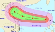 Bão Sarika giật cấp 17 vào Biển Đông, hướng vào nước ta