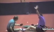 Thư giãn với trận bóng bàn hài hước không tưởng