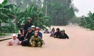 Quảng Bình:  Người dân Tuyên Hóa trắng đêm cùng lũ dữ