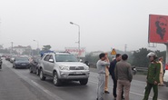 Bức xúc về thu phí BOT, dân lái gần 50 ô tô chặn cầu
