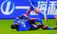Ghê rợn cảnh Demba Ba gãy chân ở Trung Quốc