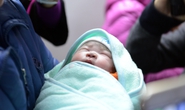Em bé đầu tiên ra đời nhờ mang thai hộ là sự kiện y tế tiêu biểu