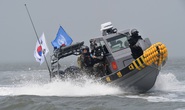 Tàu quân sự Hàn Quốc trấn áp tàu cá Trung Quốc